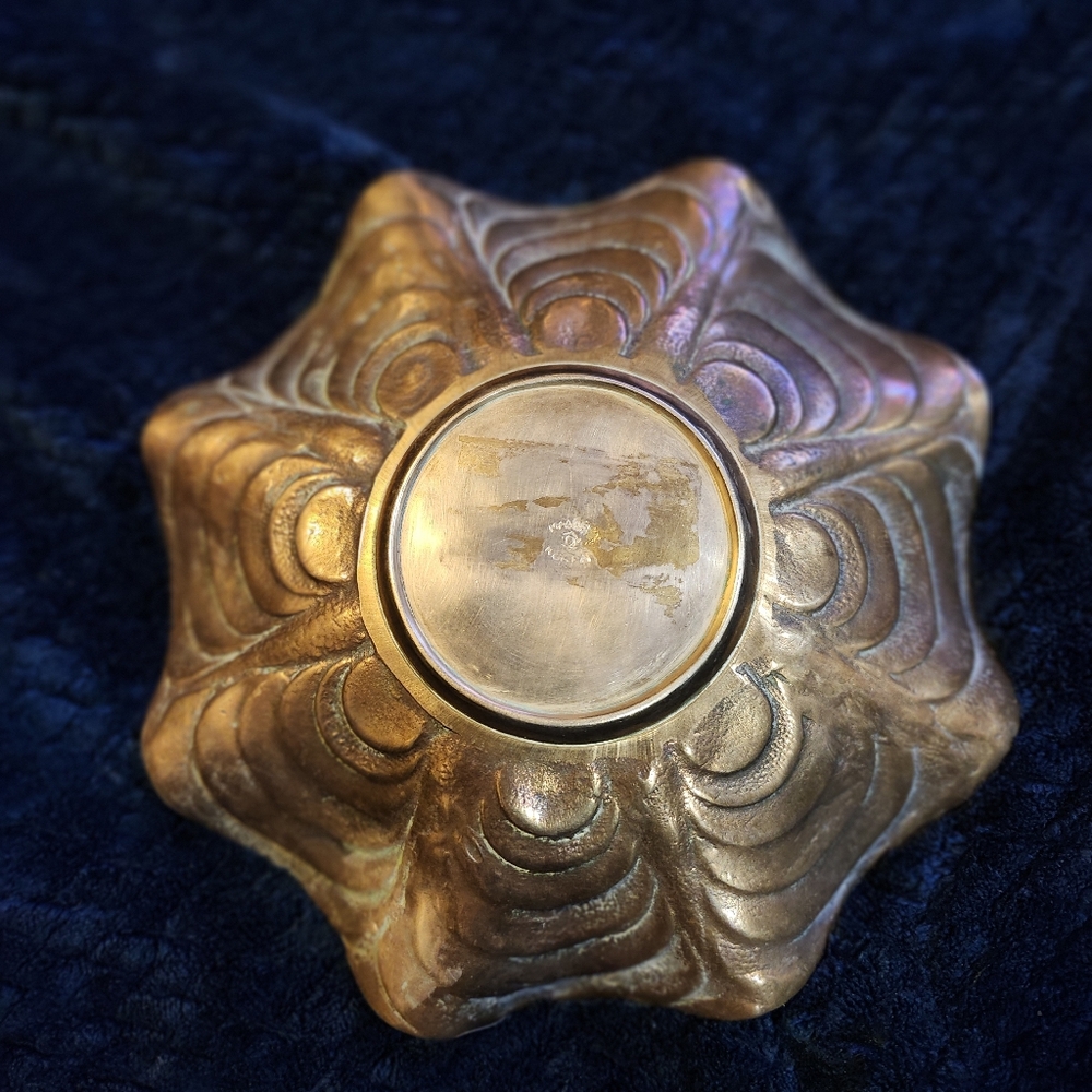 vintage solid brass decorative bowl or dish, featuring an embossed floral Design - Picture 2 of 7